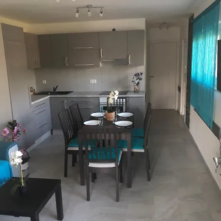 Beachside Villa Szantod